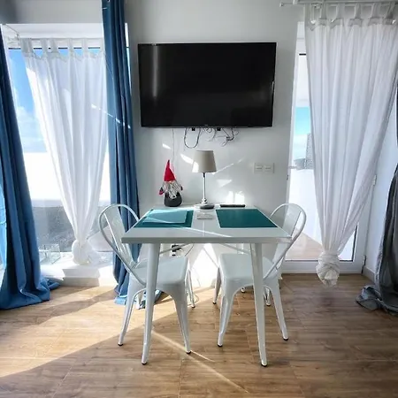 Azur Arts Lanzarote Lofts تيناجون